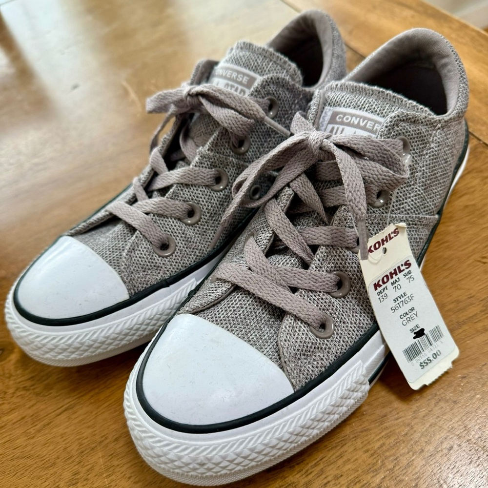 Converse Low Top Sneakers Women's Size 6 Grey